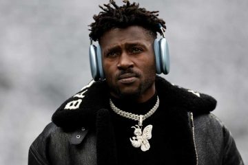 Antonio Brown Trolls Buccaneers After Playoff Loss To The Rams