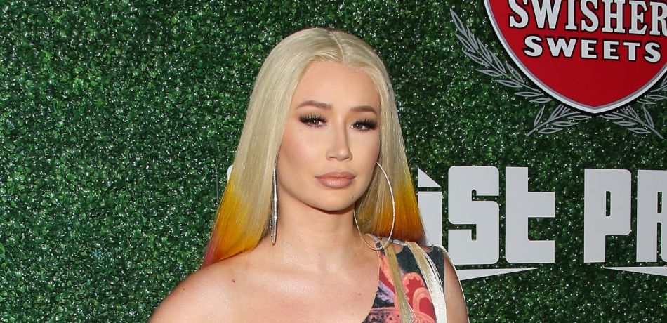 Iggy Azalea Threatens to Press Charges on Whoever Leaked her Nudes