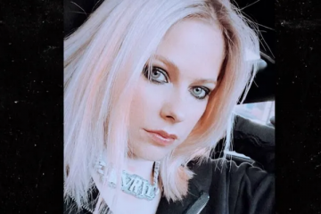 Tyga Gifts Avril Lavigne 80000 chain